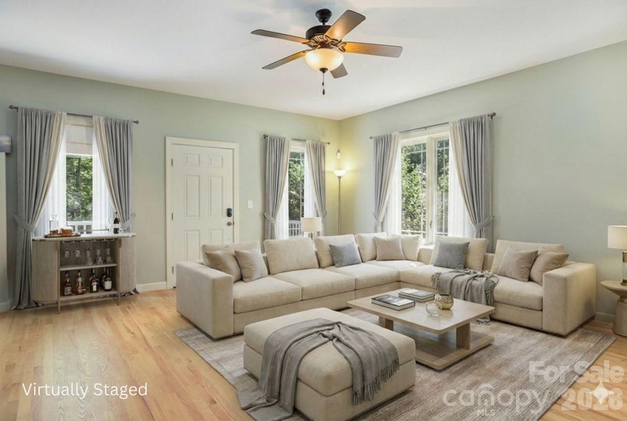 301 Gateway Drive — Hendersonville