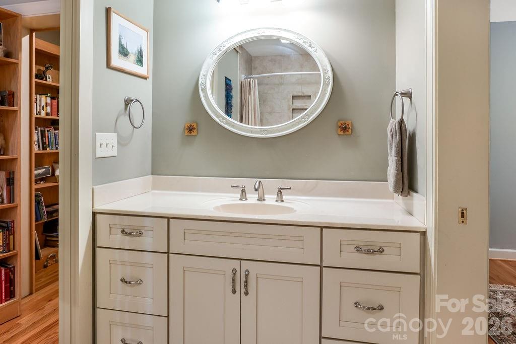 301 Gateway Drive — Hendersonville