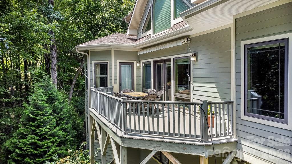 301 Gateway Drive — Hendersonville
