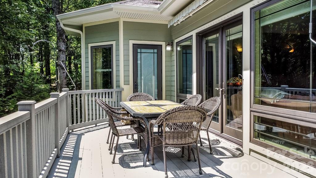 301 Gateway Drive — Hendersonville