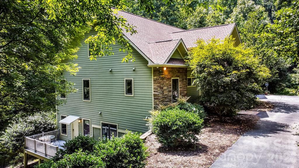 301 Gateway Drive — Hendersonville