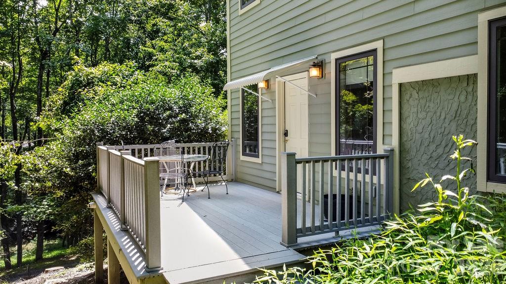 301 Gateway Drive — Hendersonville