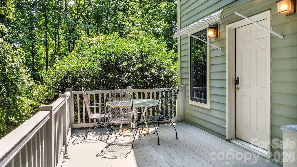 301 Gateway Drive — Hendersonville