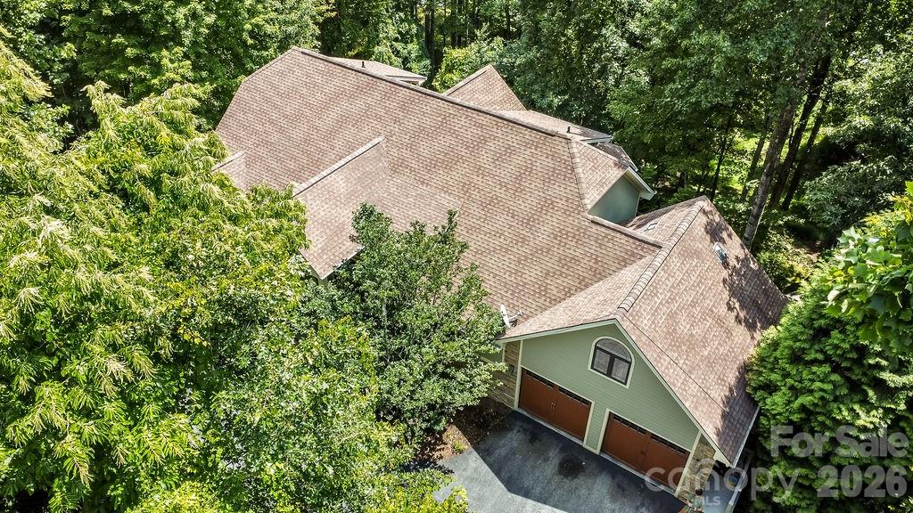 301 Gateway Drive — Hendersonville