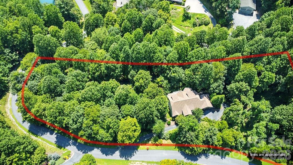 301 Gateway Drive — Hendersonville