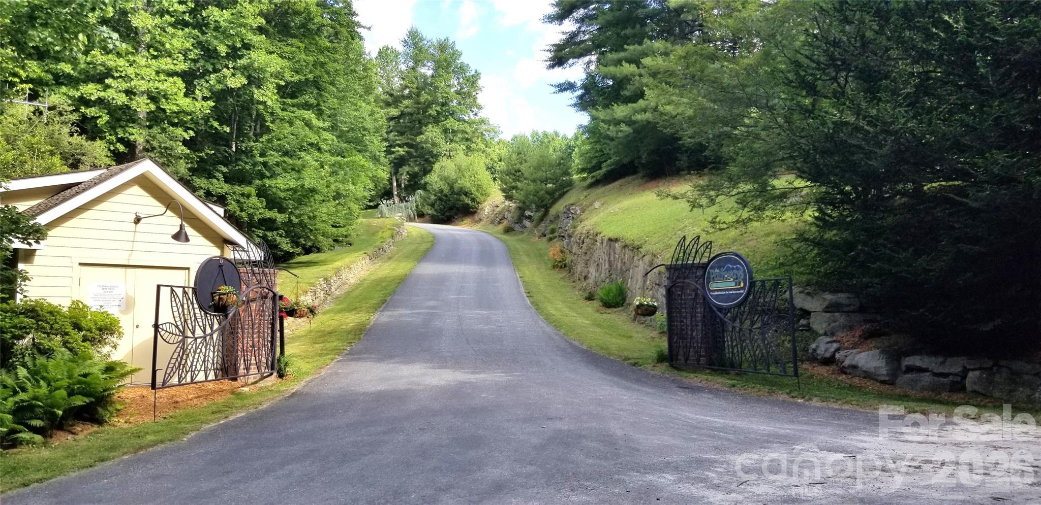 301 Gateway Drive — Hendersonville