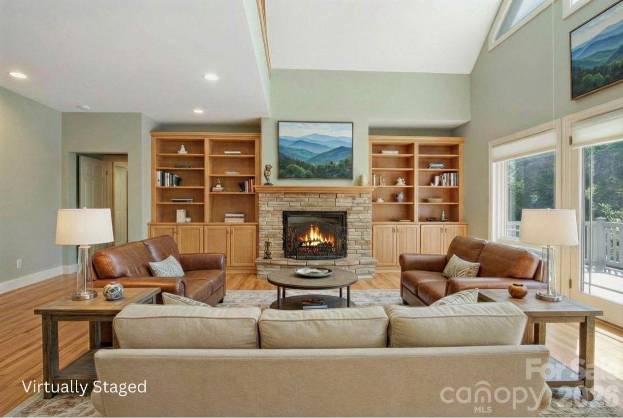 301 Gateway Drive — Hendersonville