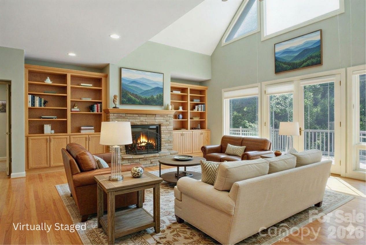 301 Gateway Drive — Hendersonville