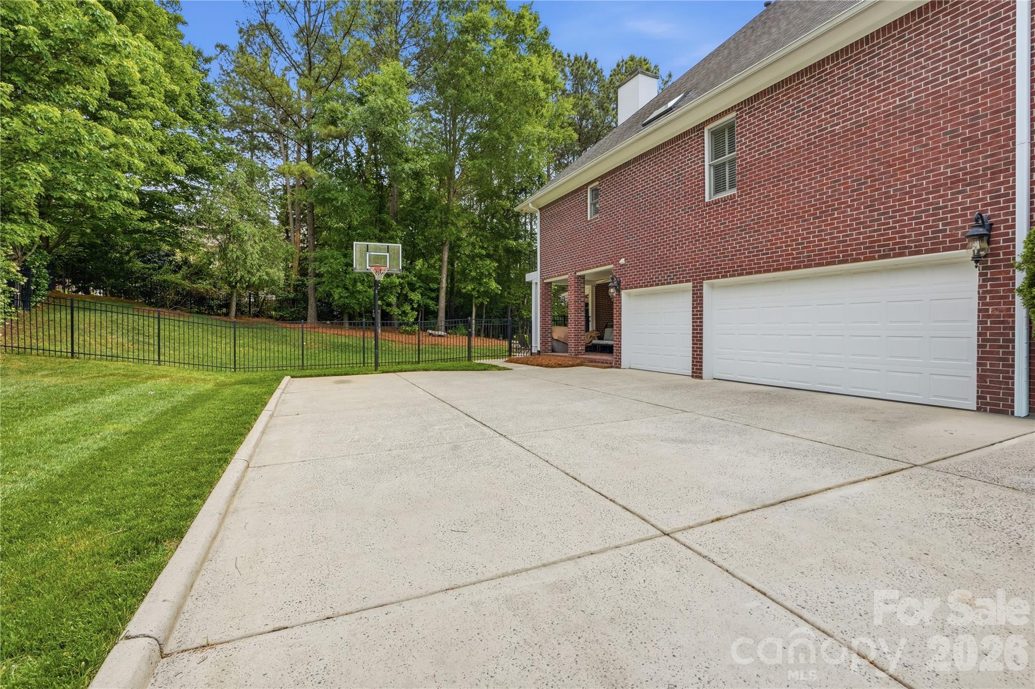 16219 Millsford Court — Charlotte