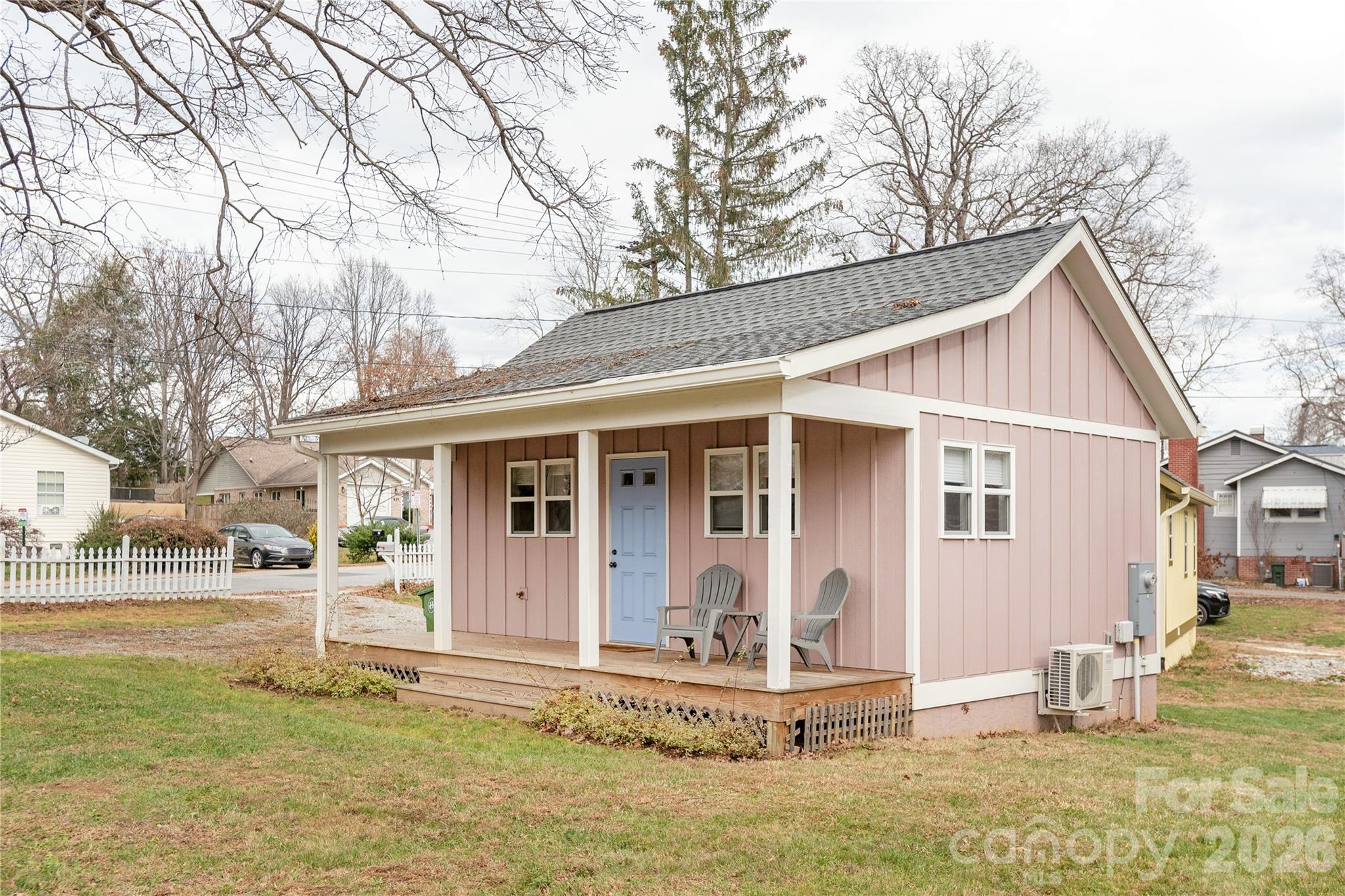 606 Ray Avenue — Hendersonville