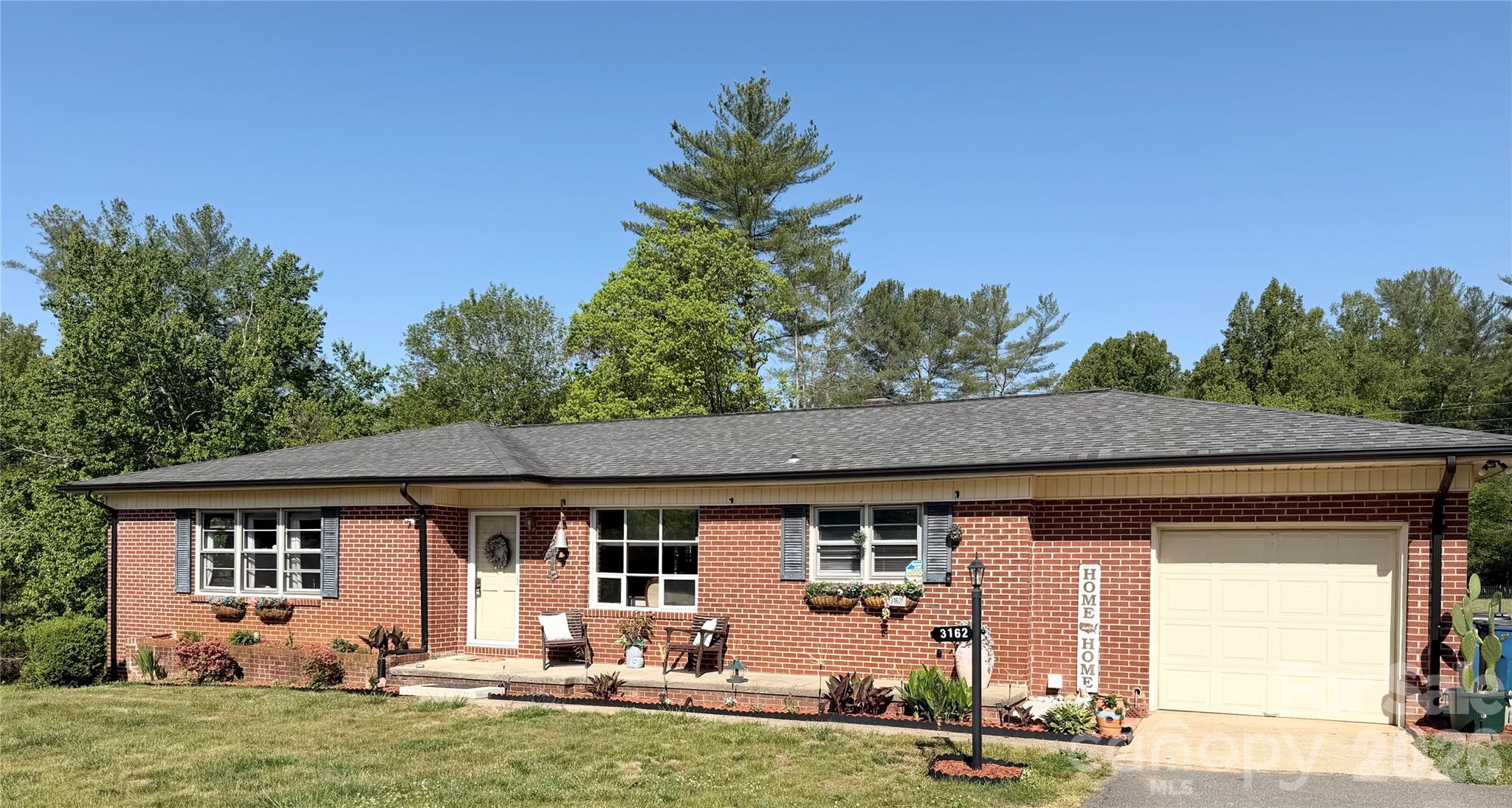 3162/3164/3168 Morganton Boulevard SW — Lenoir