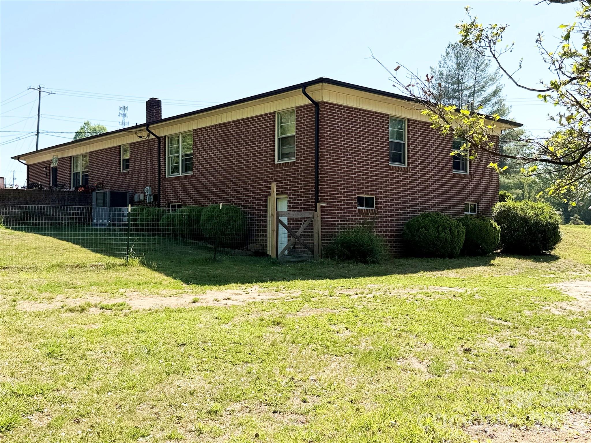 3162/3164/3168 Morganton Boulevard SW — Lenoir