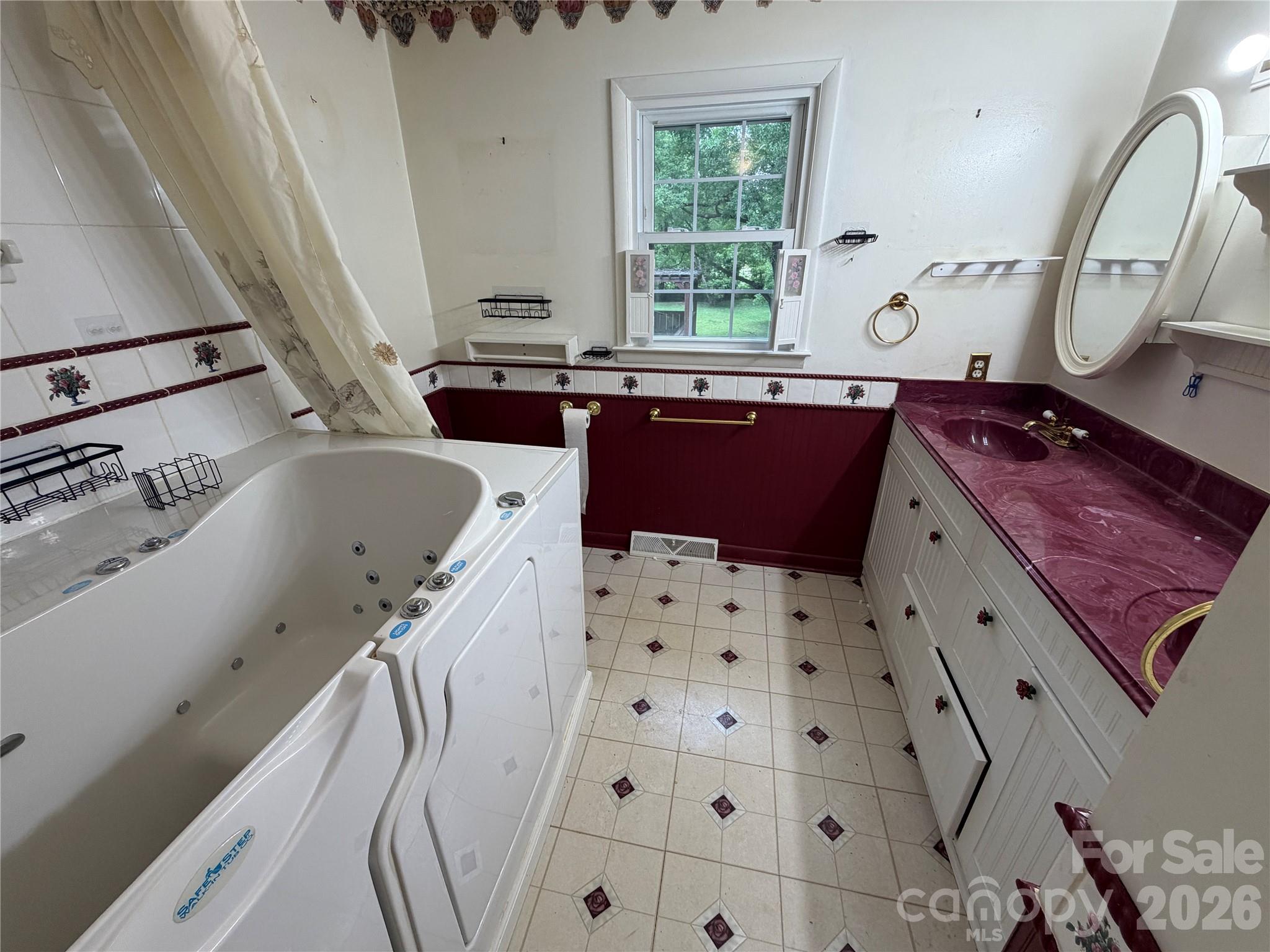 1044 Meadowbrook Lane — Newton