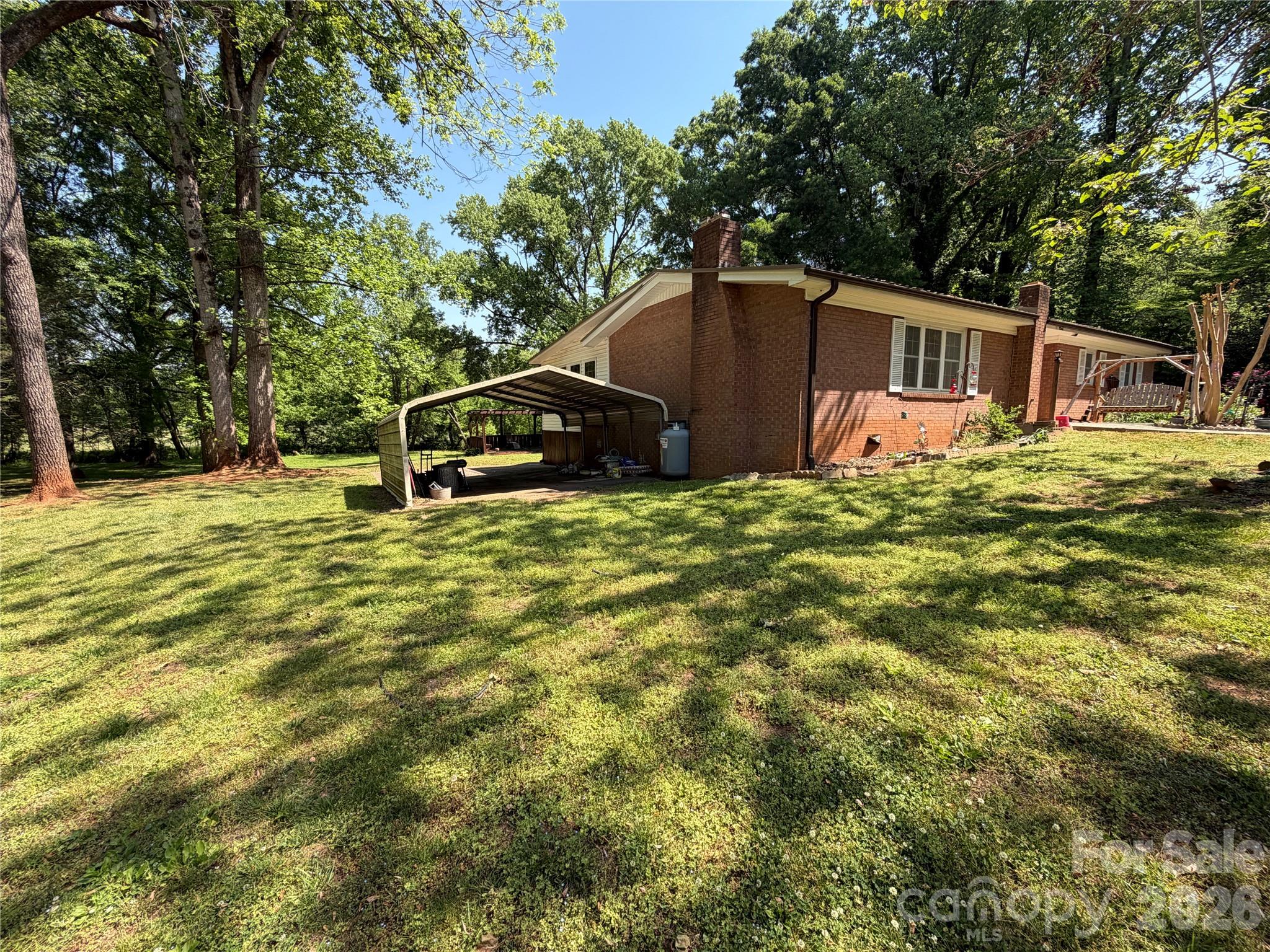 1044 Meadowbrook Lane — Newton