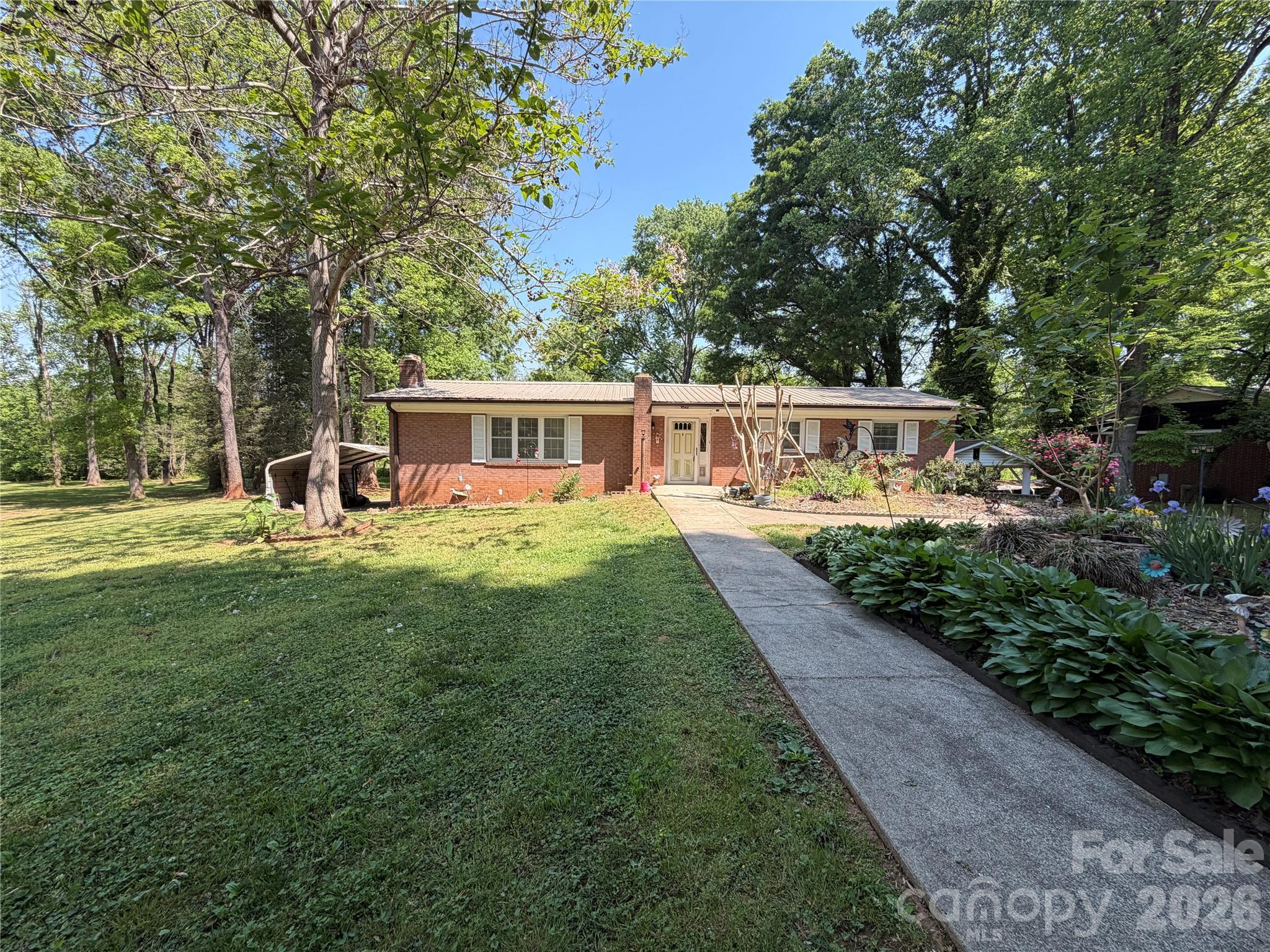 1044 Meadowbrook Lane — Newton