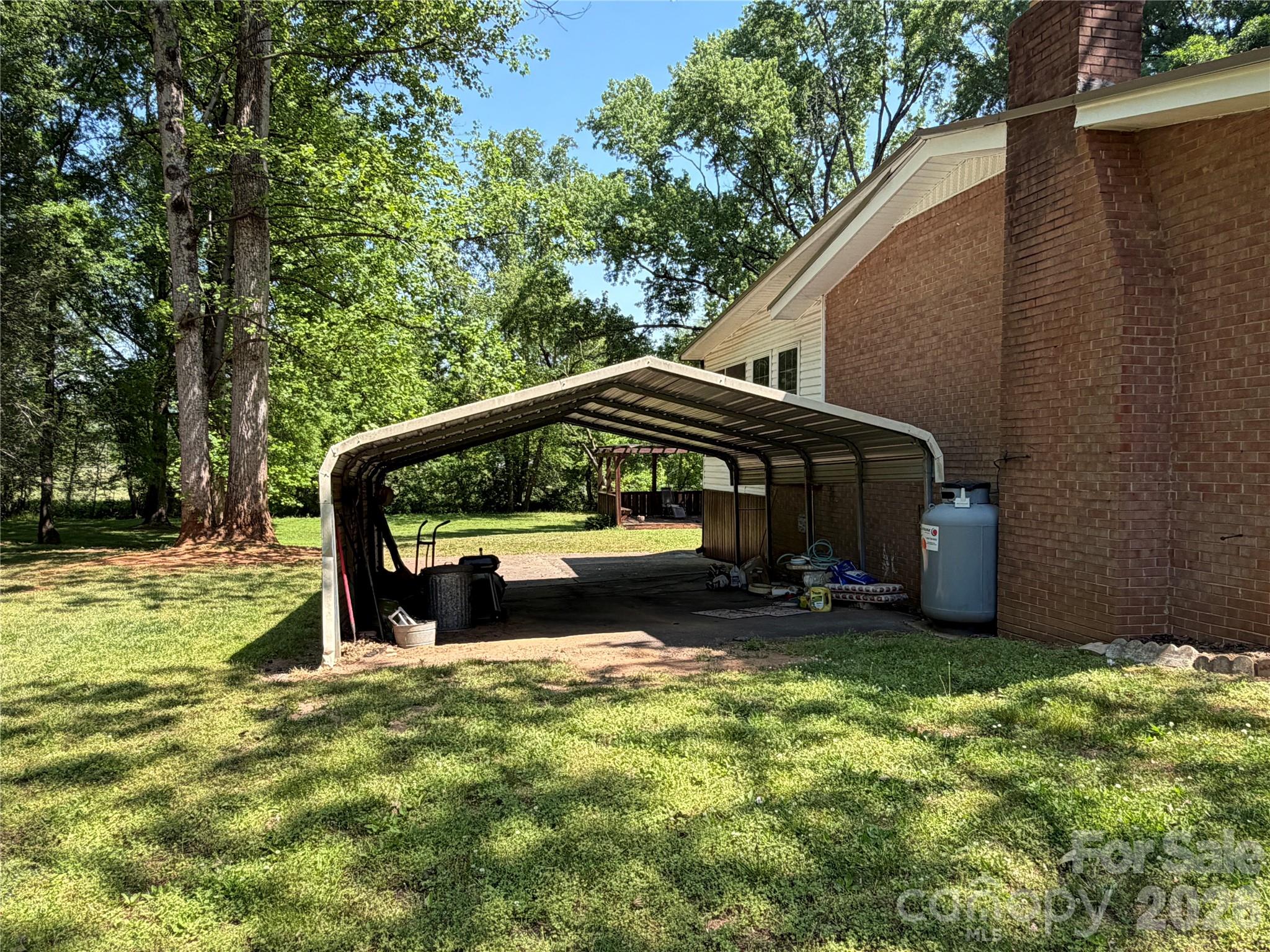 1044 Meadowbrook Lane — Newton