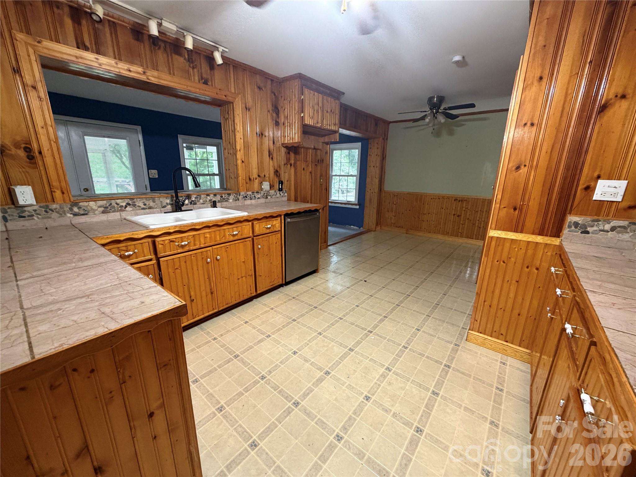 1044 Meadowbrook Lane — Newton