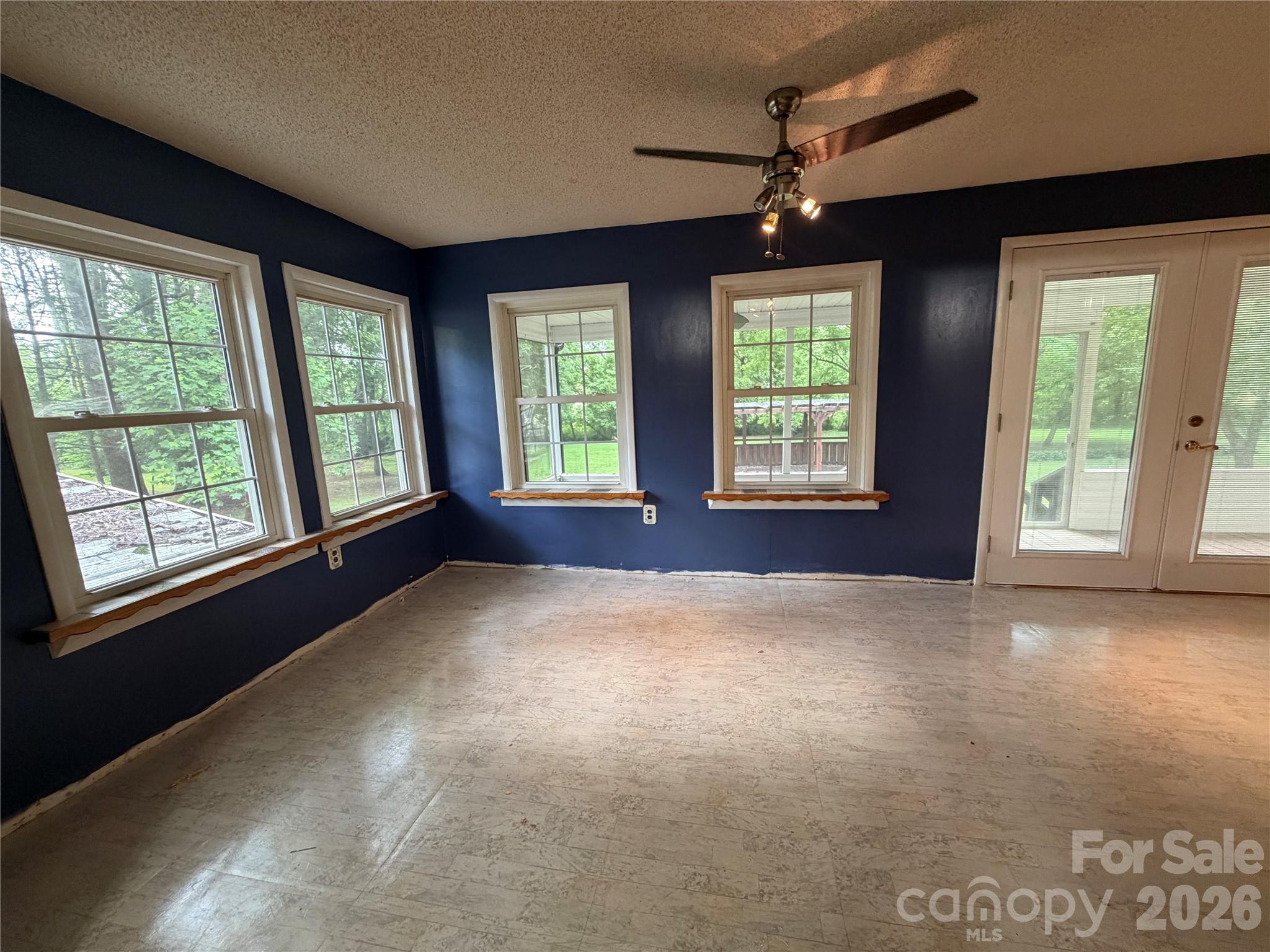 1044 Meadowbrook Lane — Newton