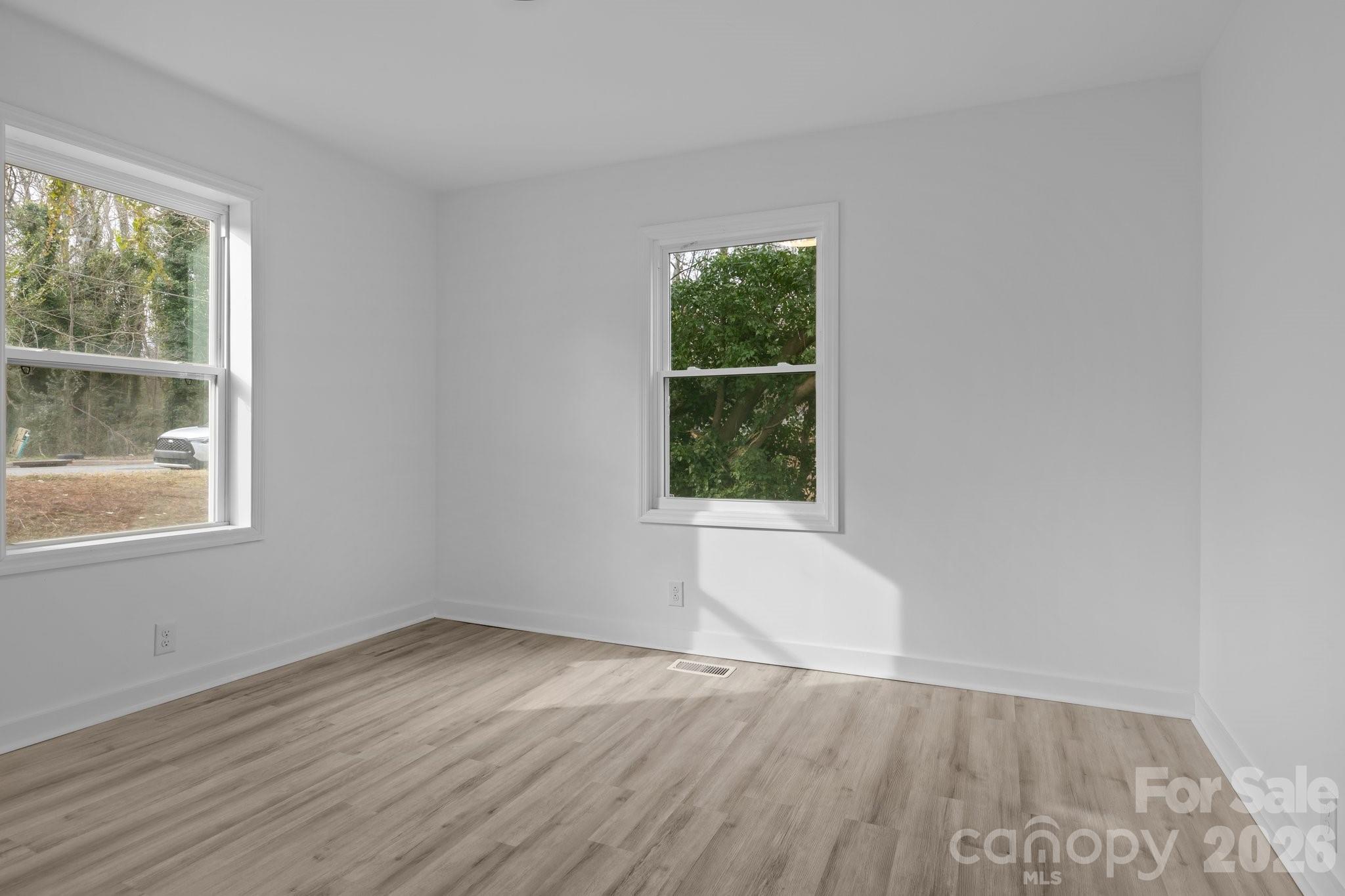 621 E Sharpe Street E — Statesville