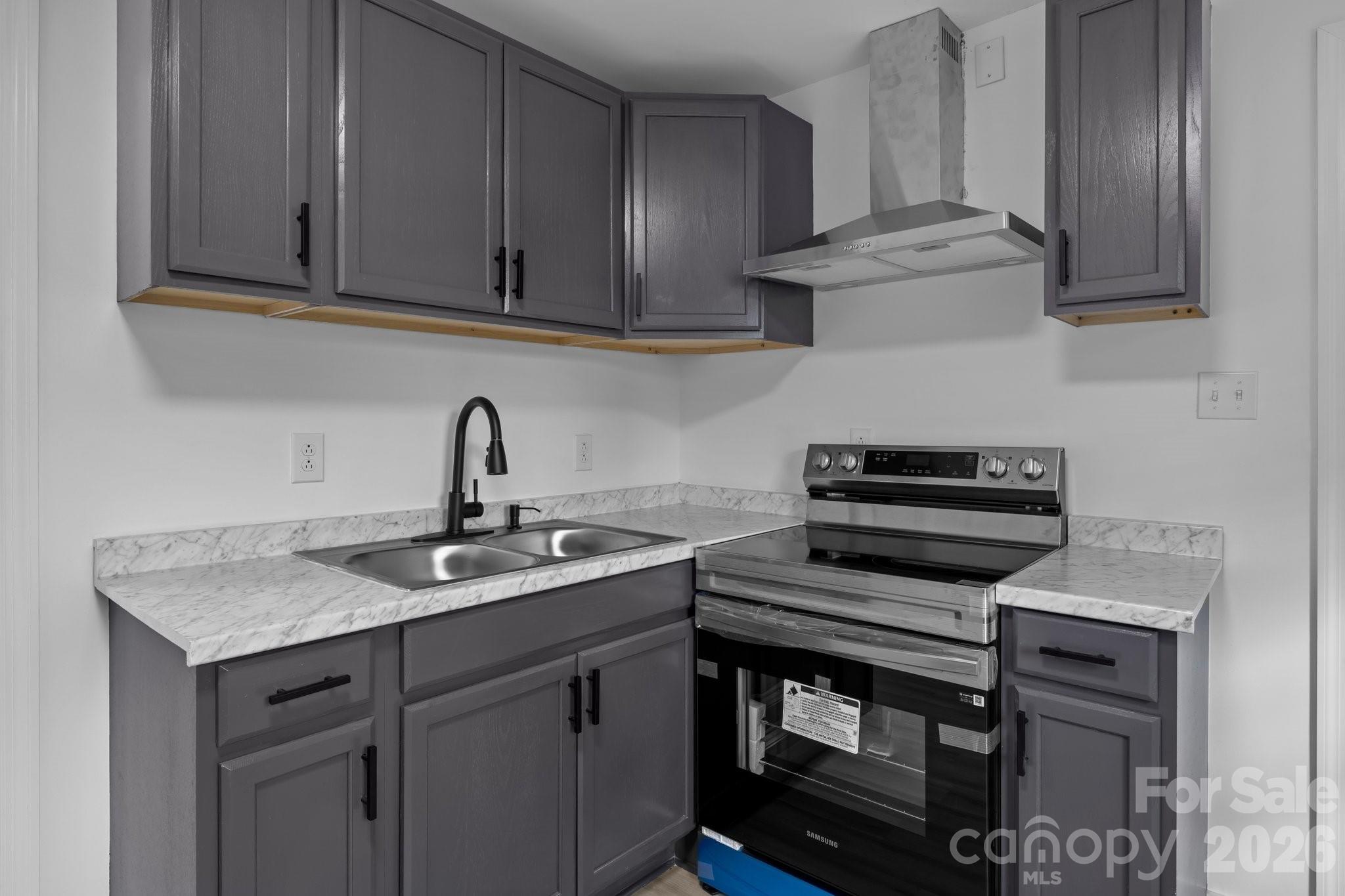 621 E Sharpe Street E — Statesville