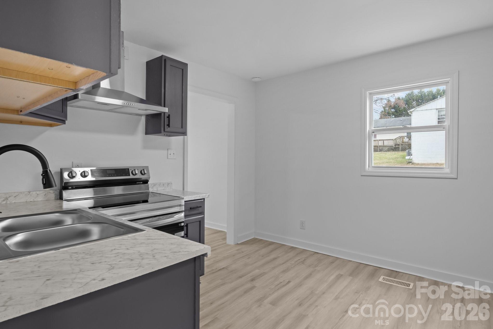 621 E Sharpe Street E — Statesville