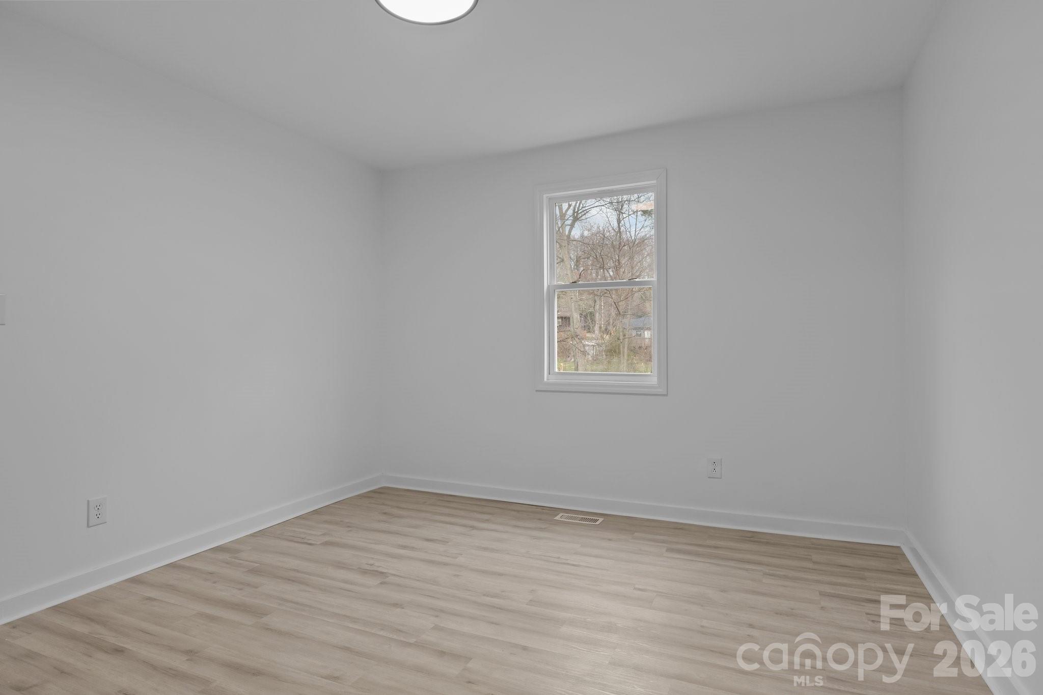 621 E Sharpe Street E — Statesville