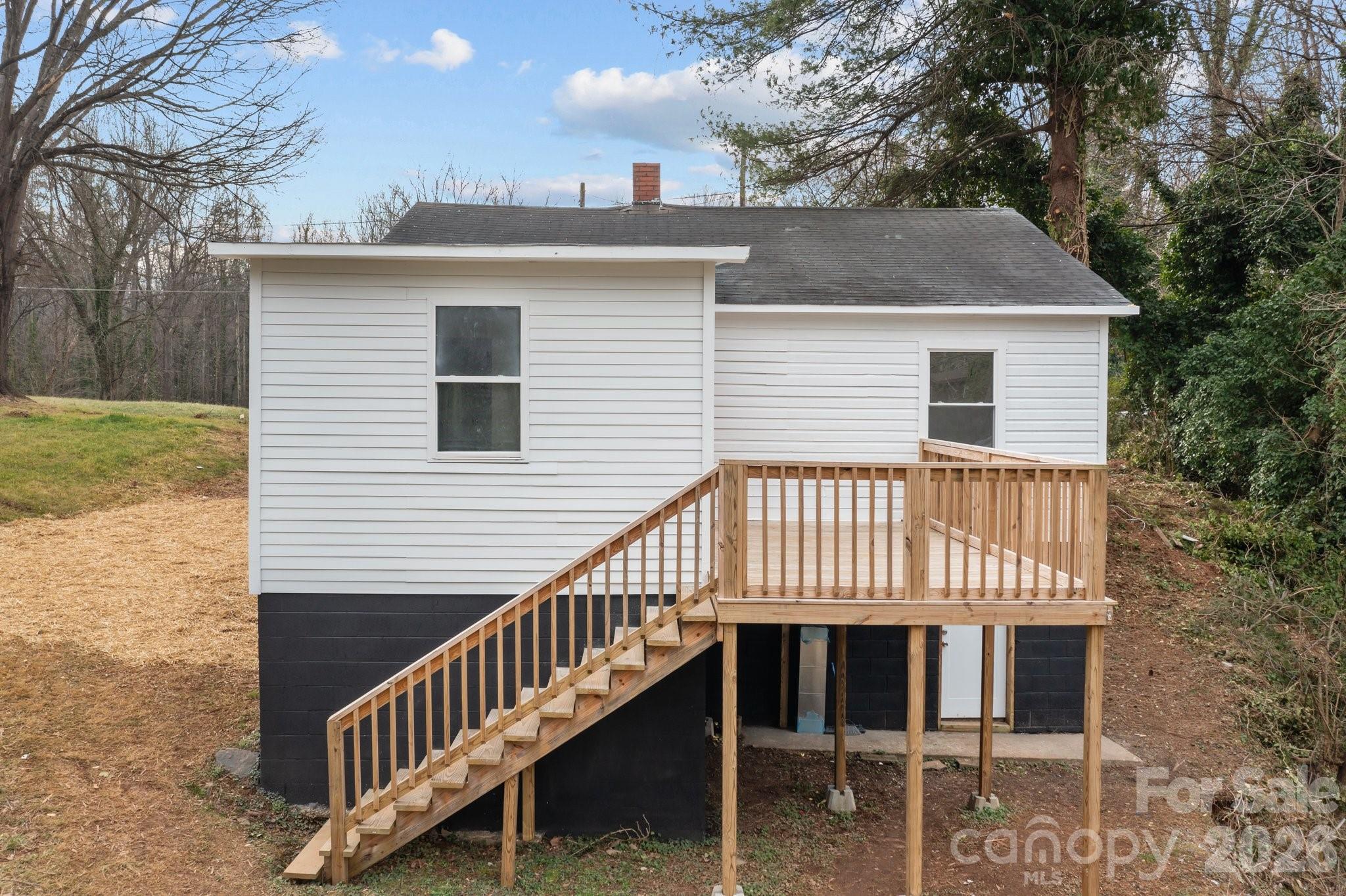 621 E Sharpe Street E — Statesville