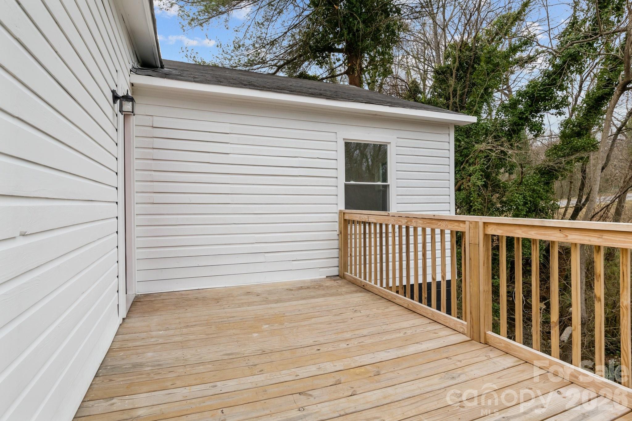 621 E Sharpe Street E — Statesville