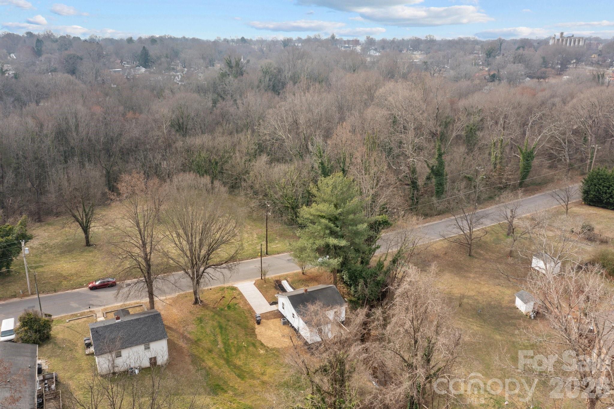621 E Sharpe Street E — Statesville
