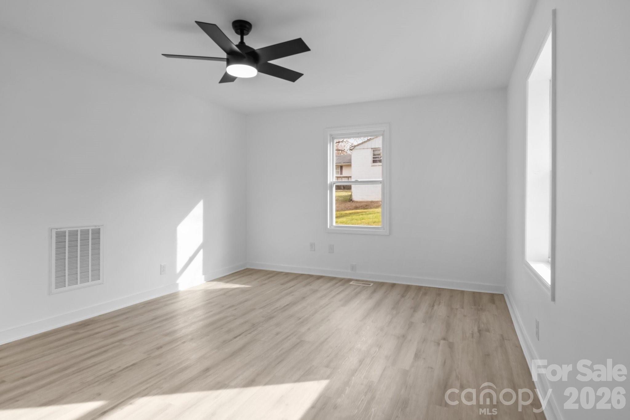 621 E Sharpe Street E — Statesville