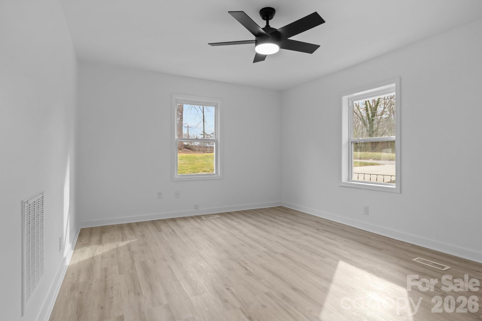 621 E Sharpe Street E — Statesville