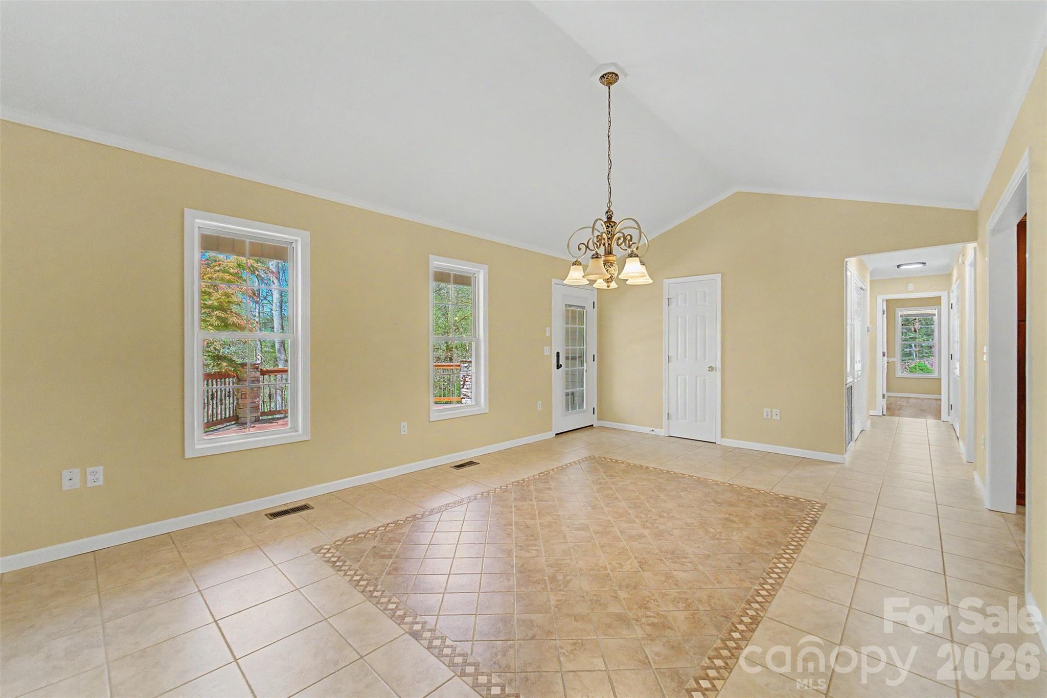 605 Toy Cove Road — Sylva