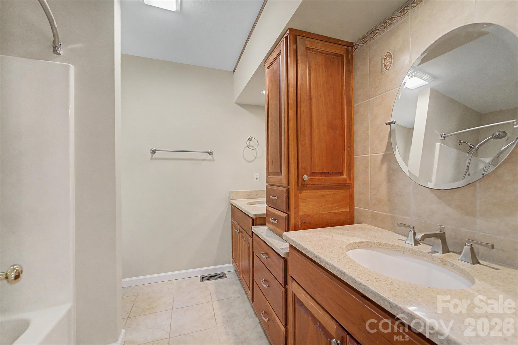 605 Toy Cove Road — Sylva