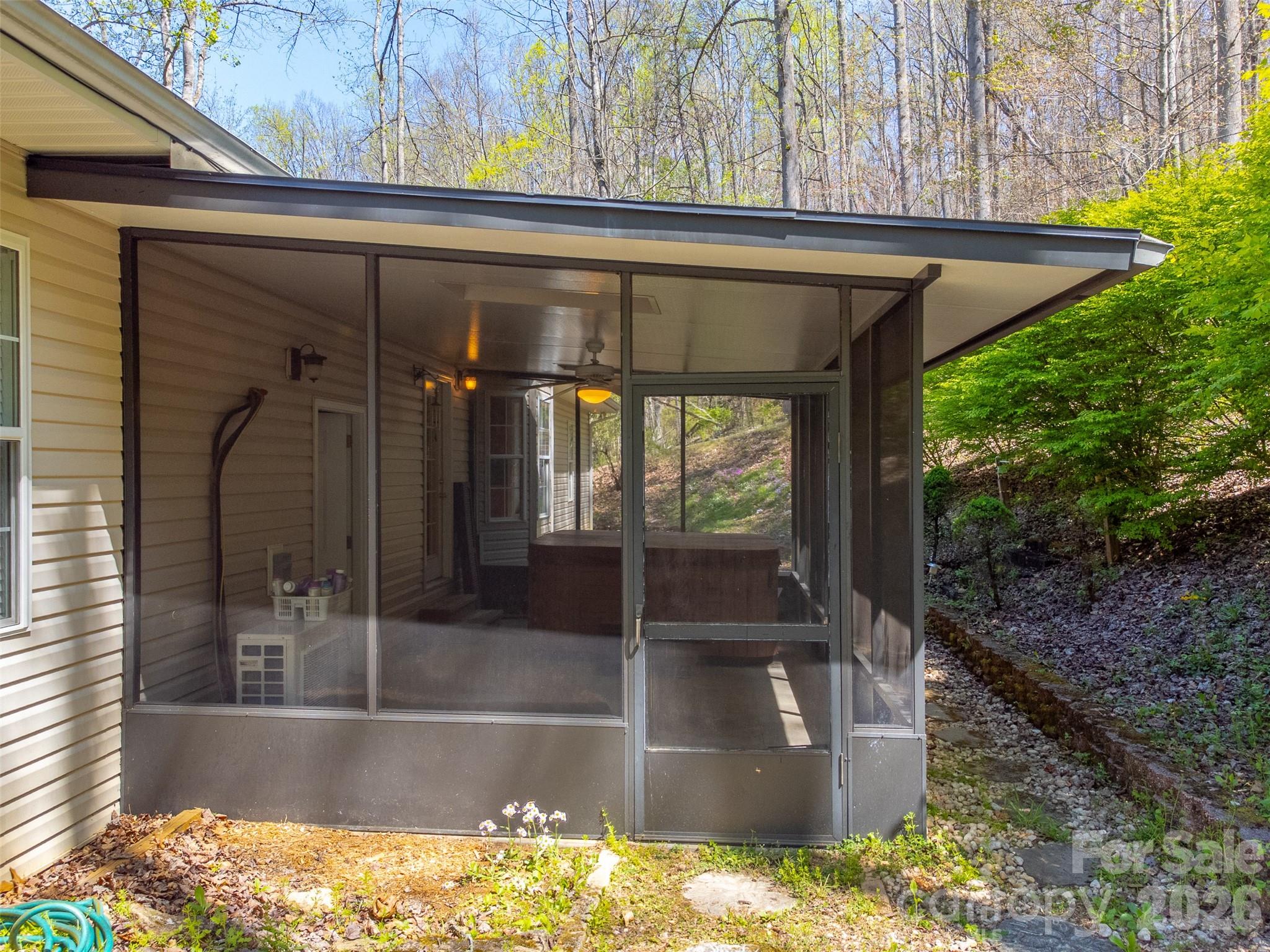 605 Toy Cove Road — Sylva