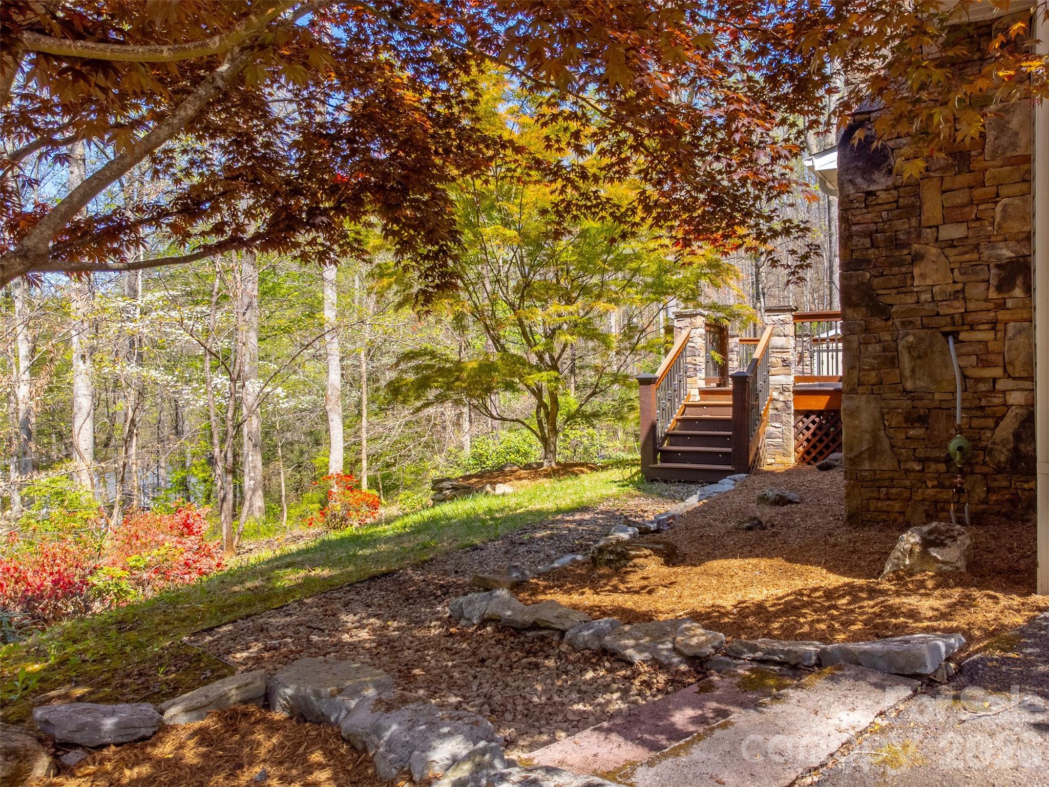 605 Toy Cove Road — Sylva