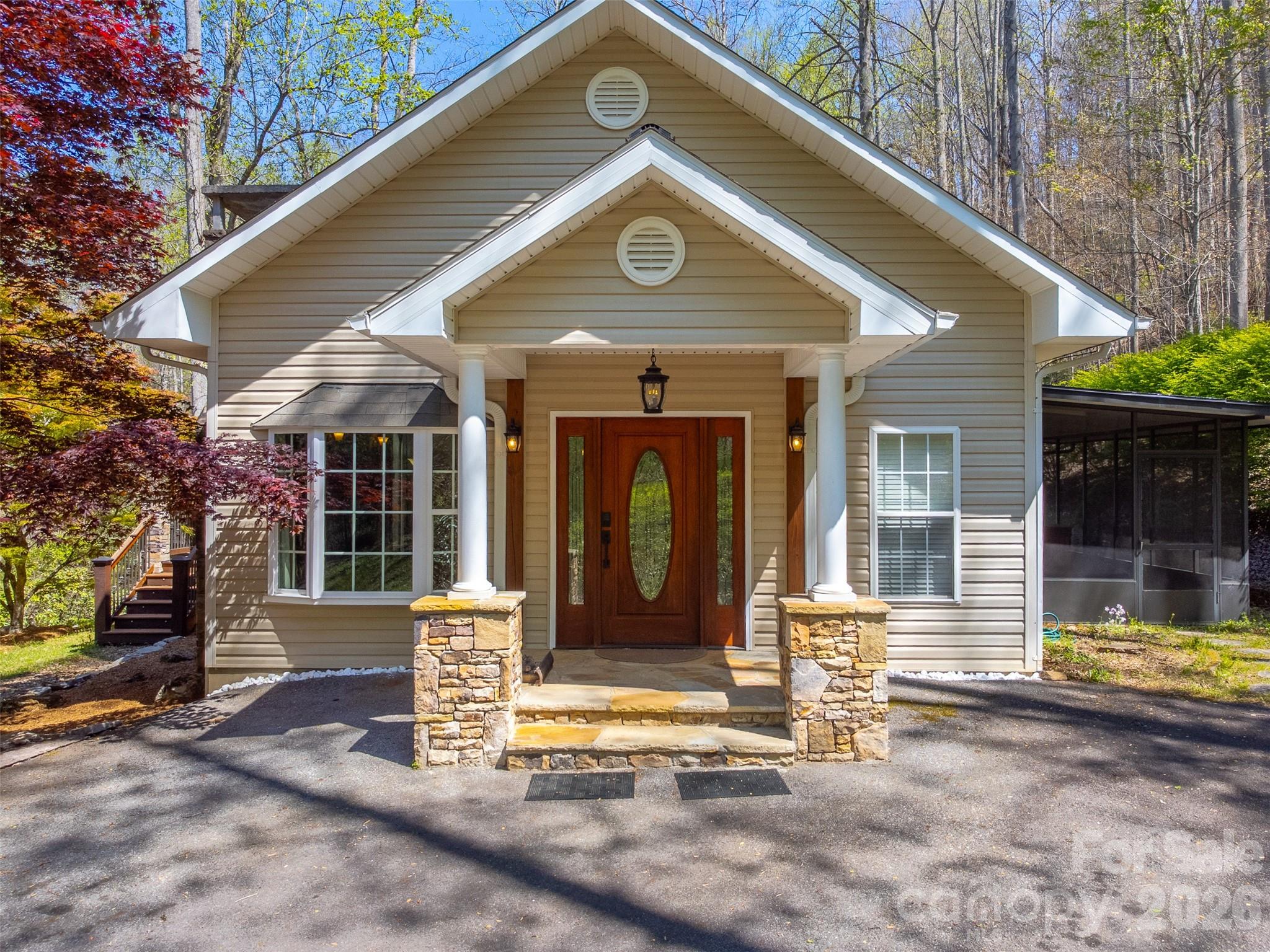 605 Toy Cove Road — Sylva