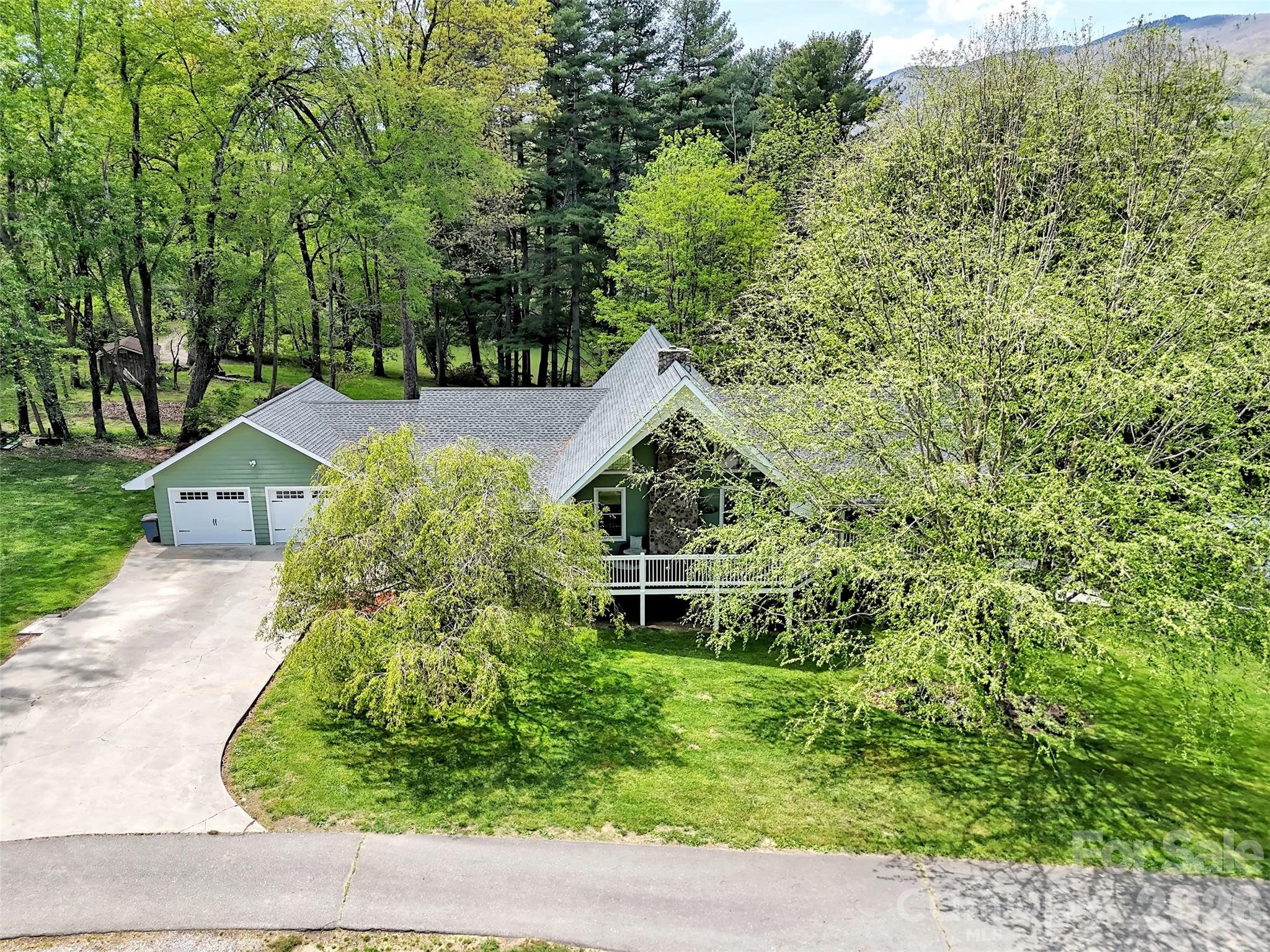 129 Hooper Haven Drive — Waynesville