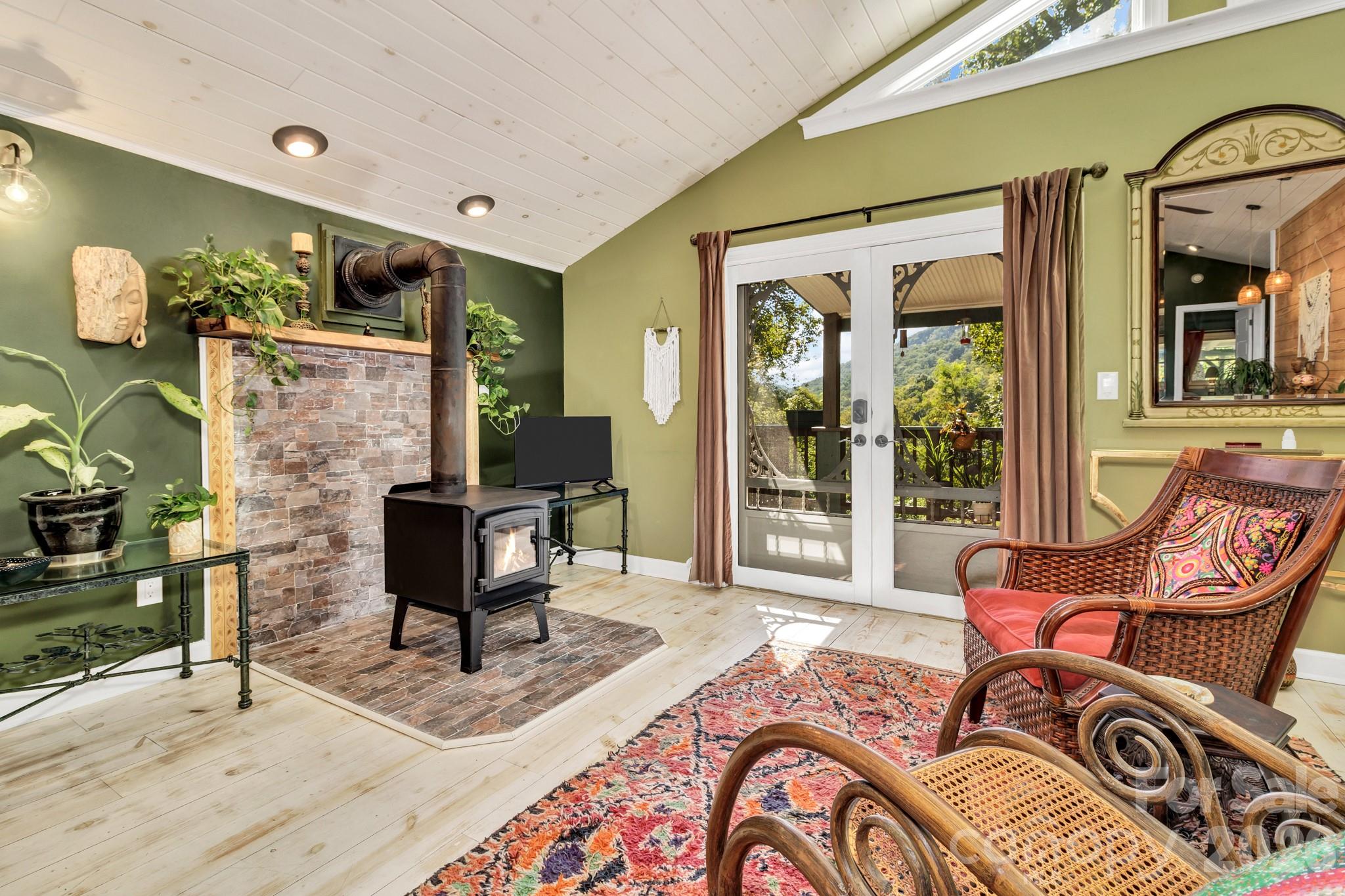 3851 Gerton Highway — Gerton