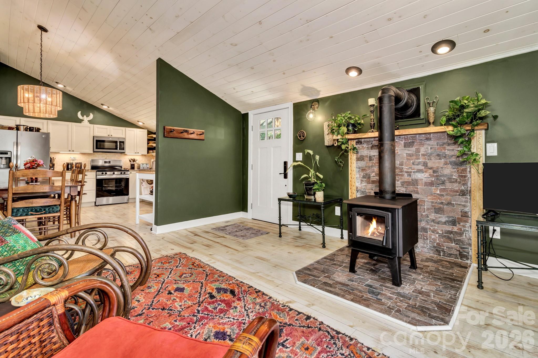 3851 Gerton Highway — Gerton