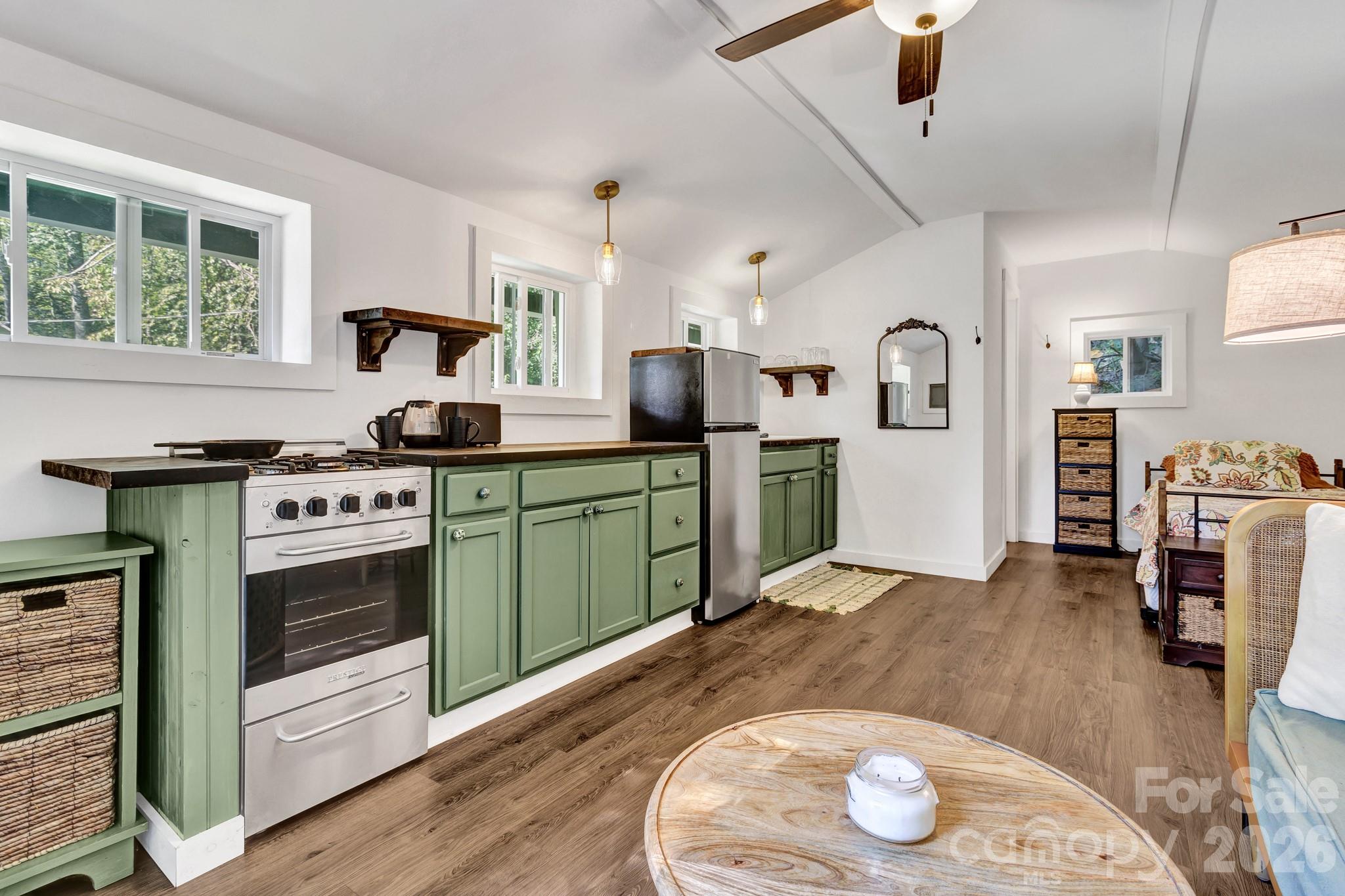 3851 Gerton Highway — Gerton
