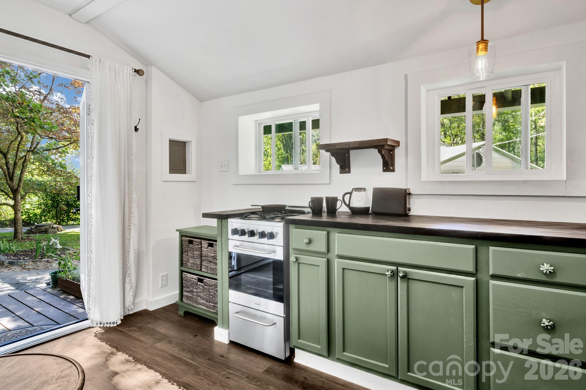 3851 Gerton Highway — Gerton