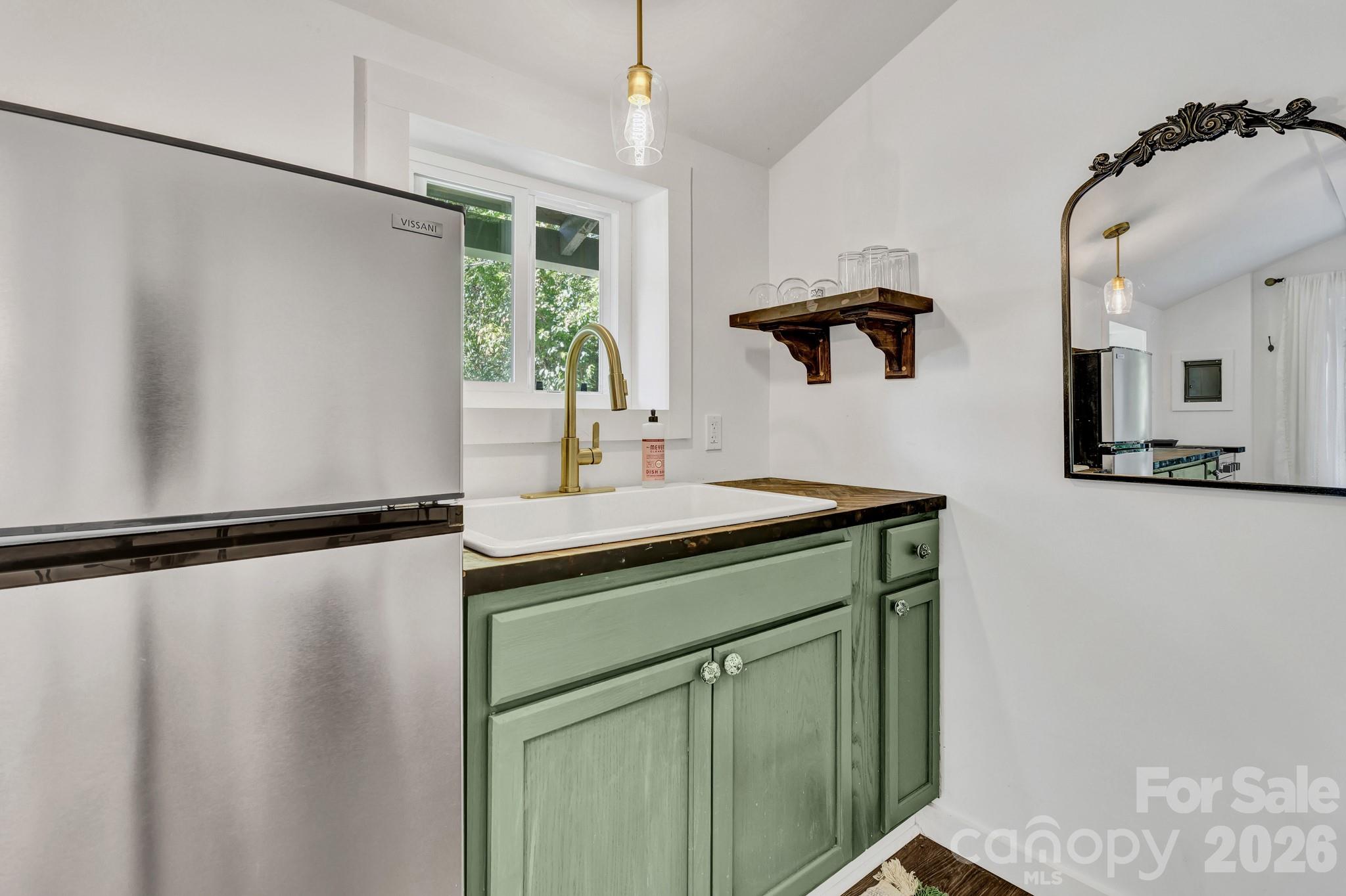 3851 Gerton Highway — Gerton