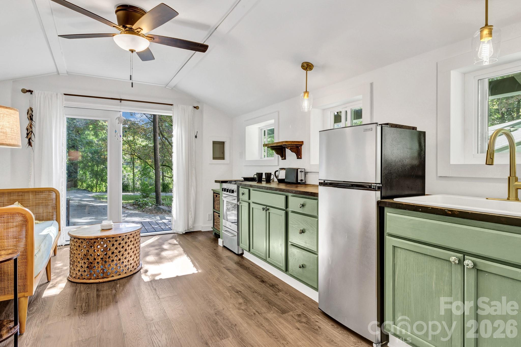 3851 Gerton Highway — Gerton