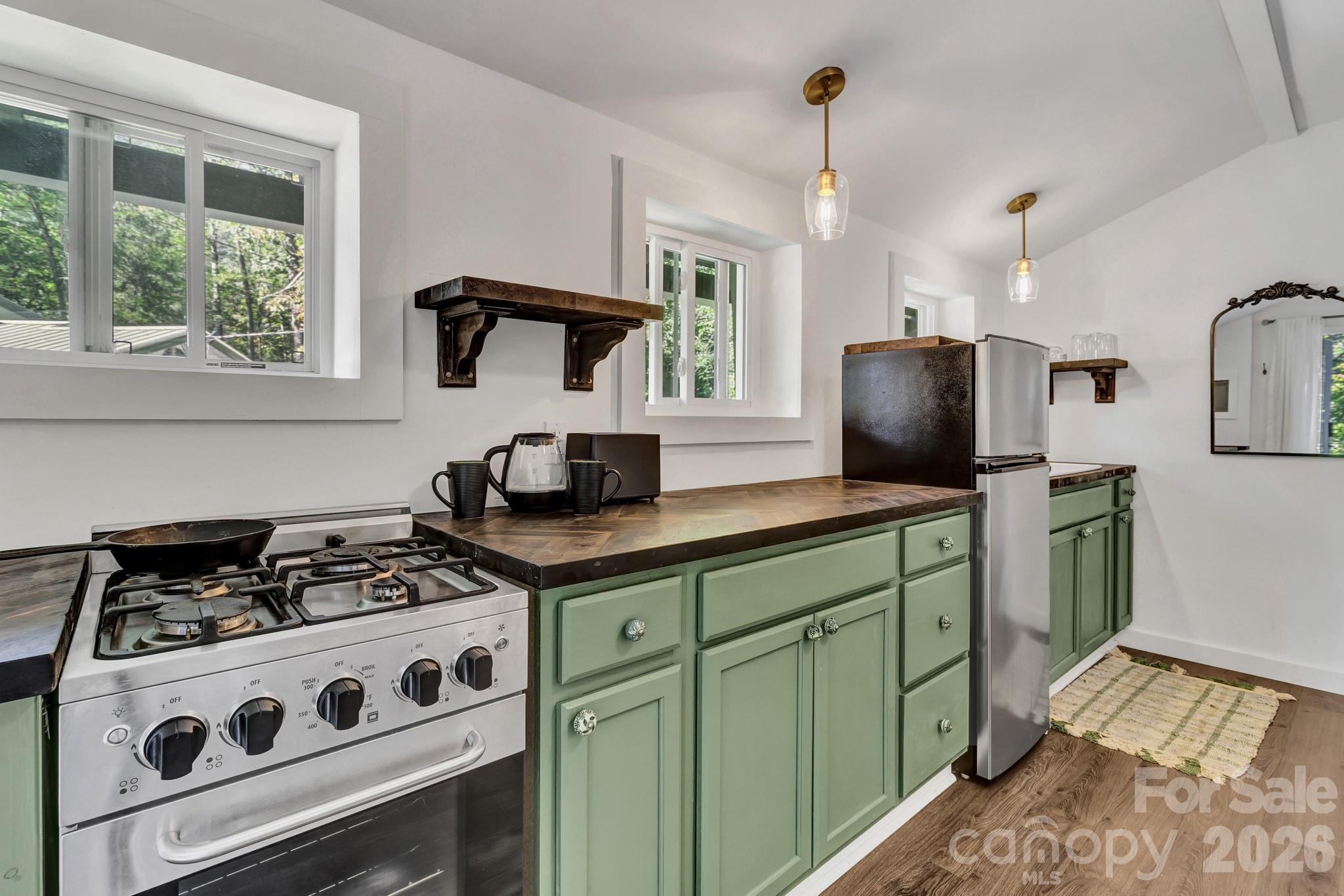 3851 Gerton Highway — Gerton