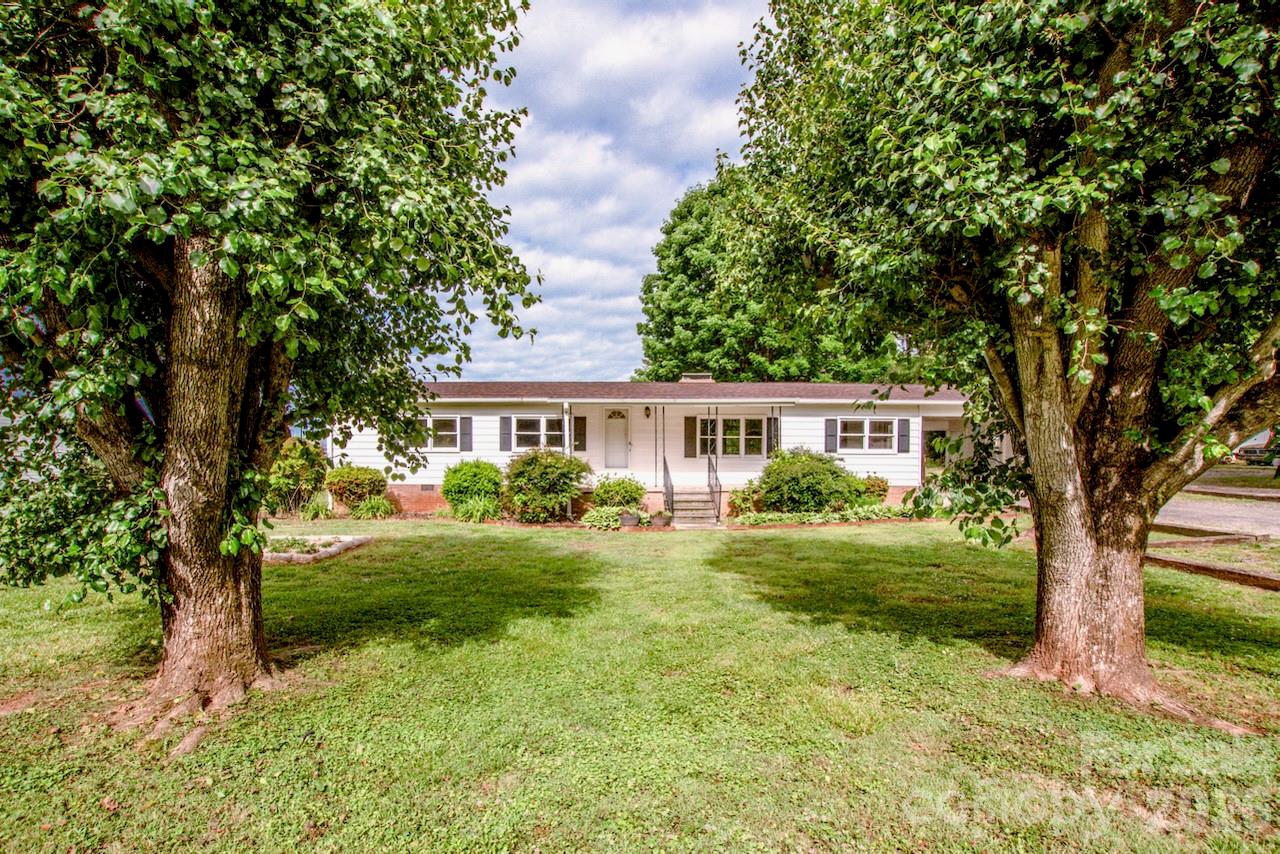 431 Cooper Farm Road — Statesville