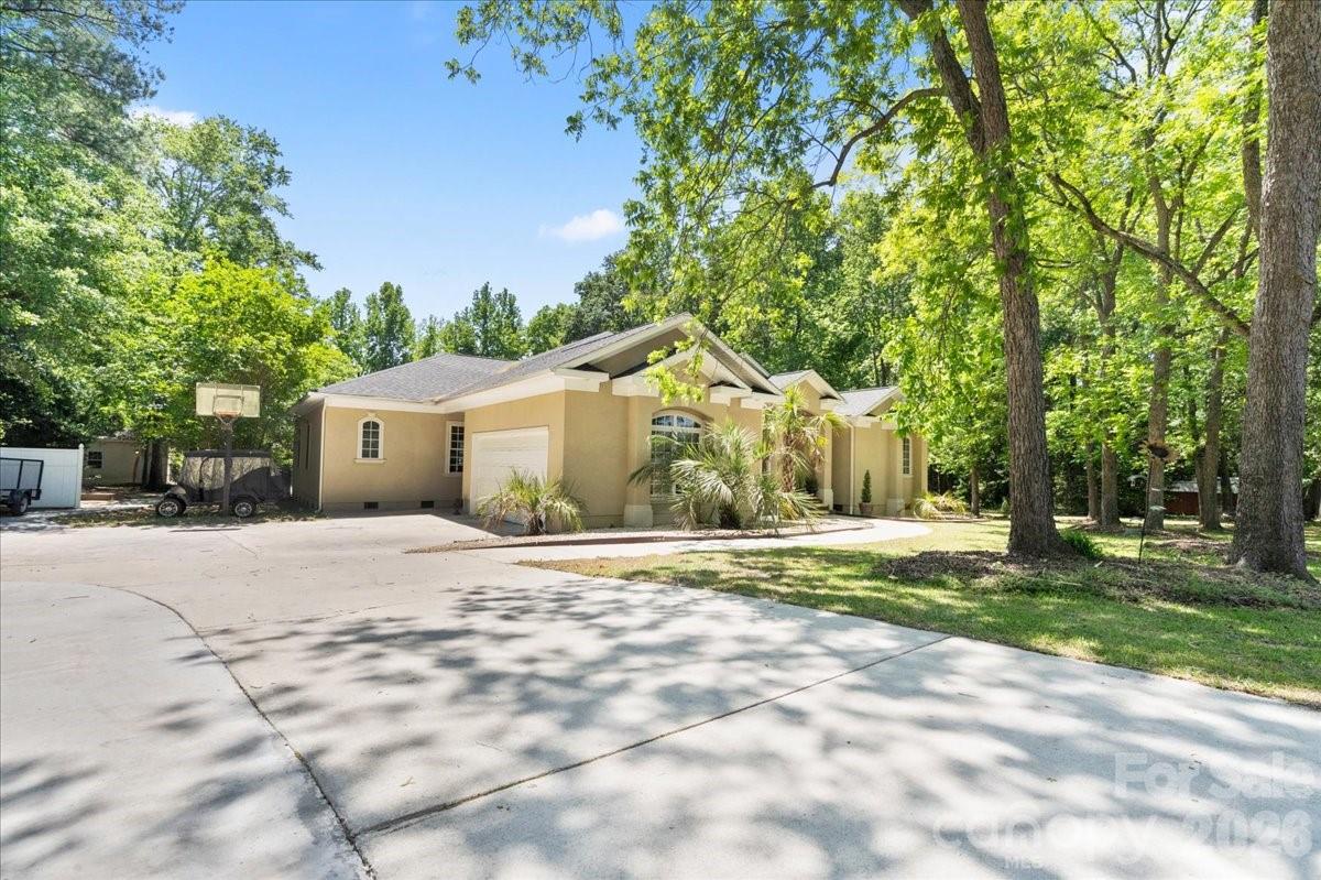 411 Chapman Street — Chesterfield