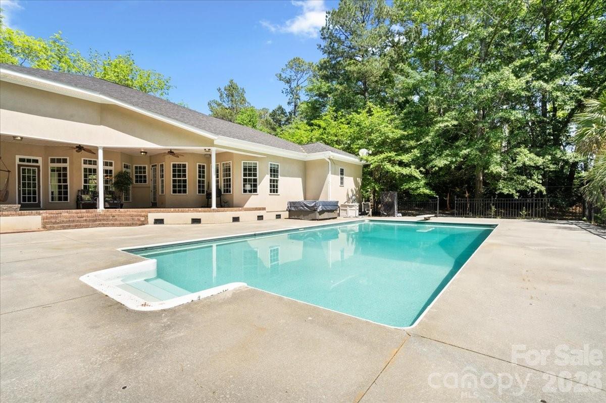 411 Chapman Street — Chesterfield