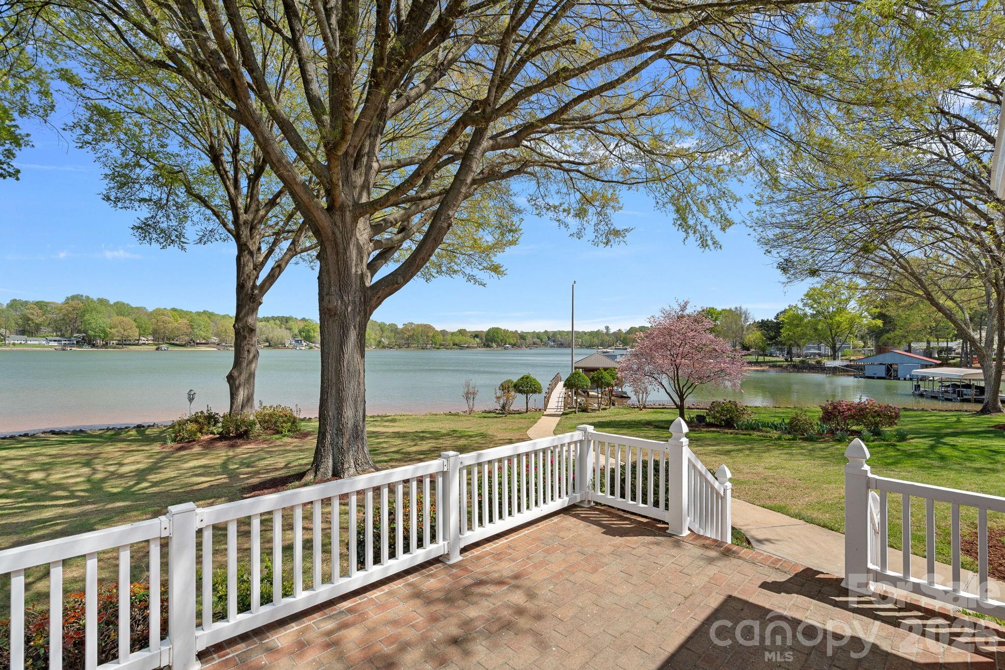 223 Wilson Lake Road — Mooresville