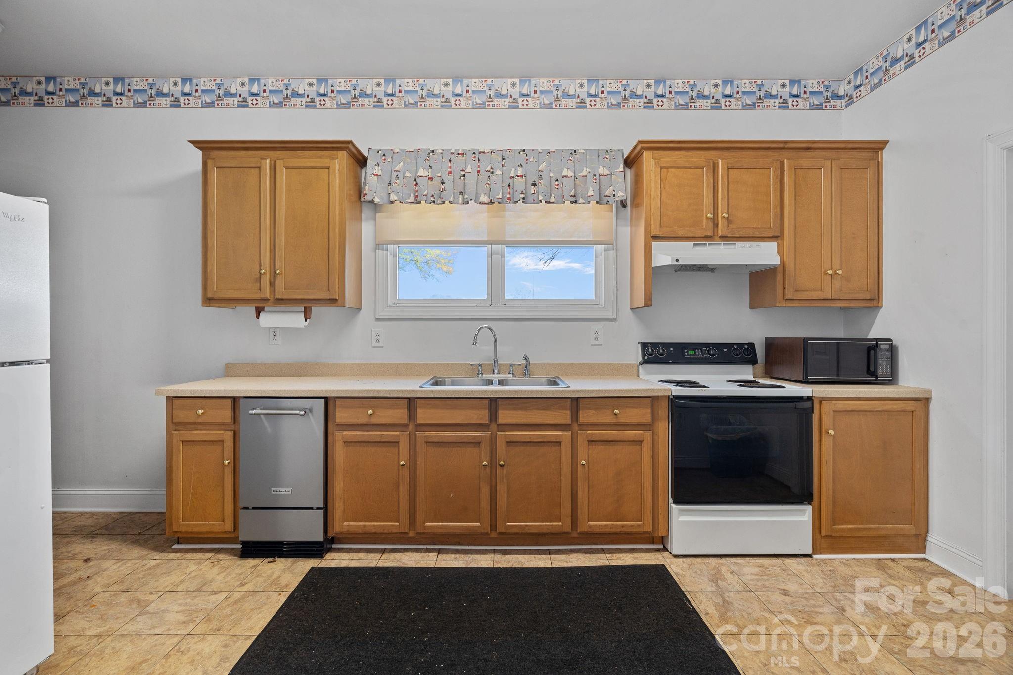 223 Wilson Lake Road — Mooresville