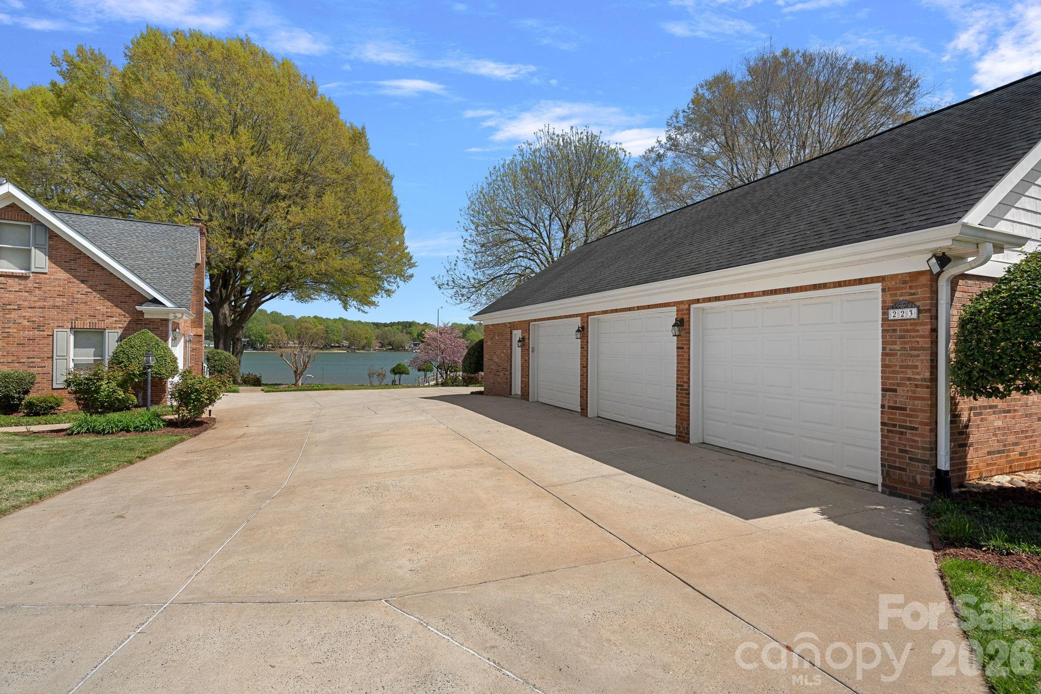 223 Wilson Lake Road — Mooresville